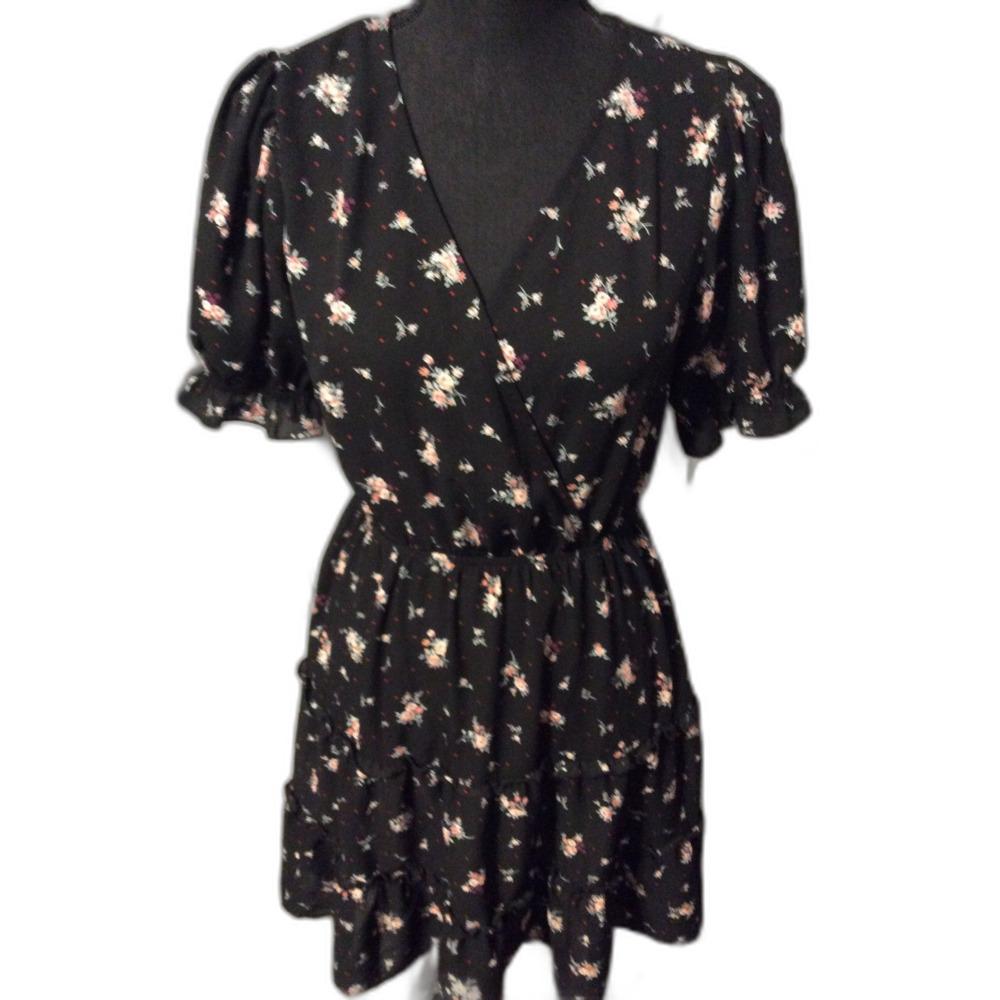 Floral V Neck tiered Dress Medium Rose Black Ruffled Sleeves CottageCore Country